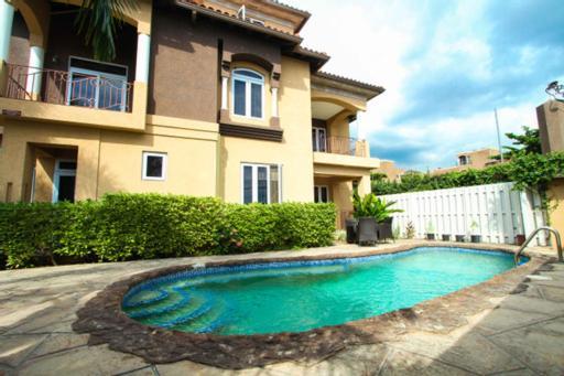 Luxury Penthouse Condo With Pool Kingston Exteriér fotografie